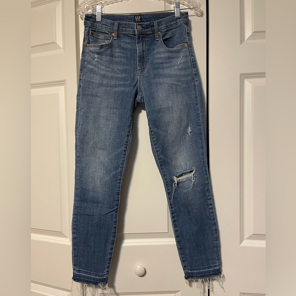 Gap True Skinny ankle length jeans ripped at the knee, frayed hem